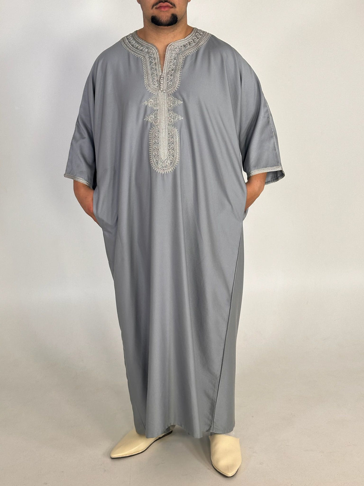 Djellaba Zeghanghane grey frontview