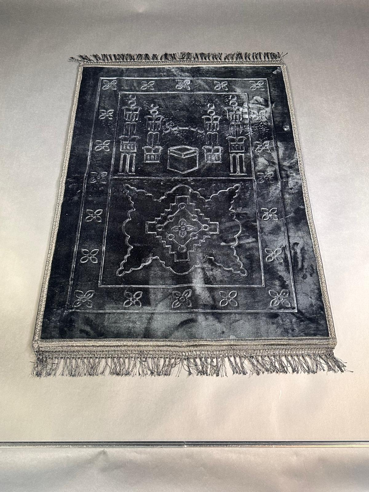 Luxury  black prayer mat